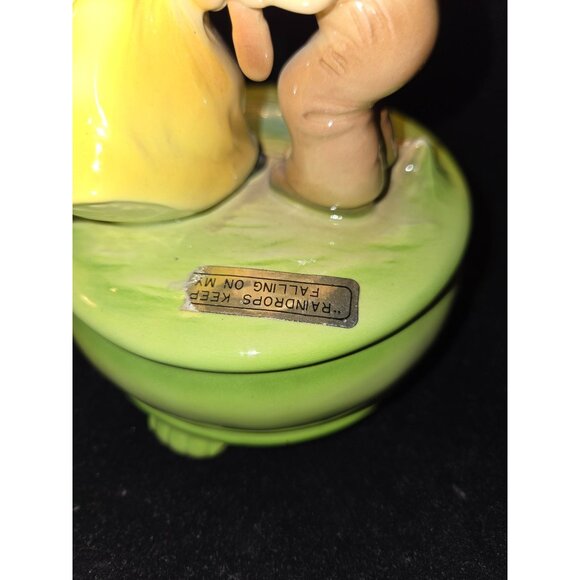 Vintage Josef Orig. Ceramic Music Box With Couple Under Umbrella, Raindrops keep - Picture 4 of 8